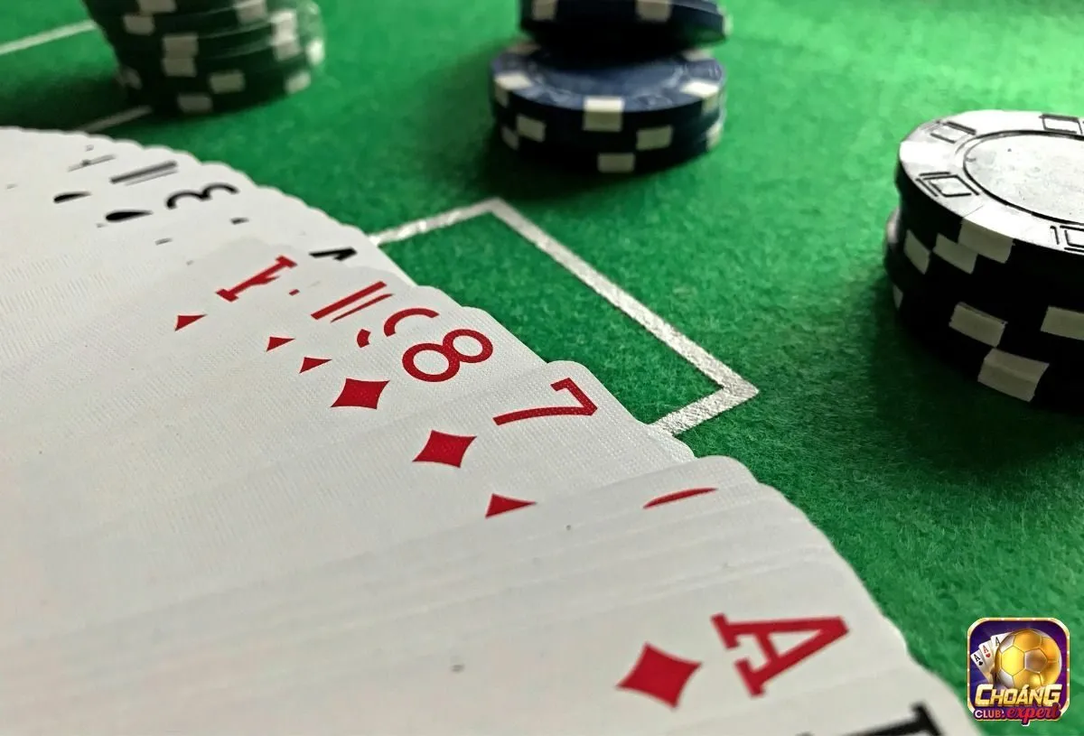 Xì tố là trò chơi sử dụng bộ bài gồm 52 lá bài tây